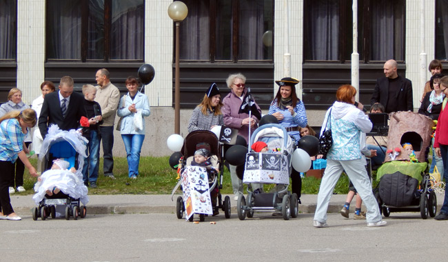 День молодёжи в Костомукше: парад колясок
